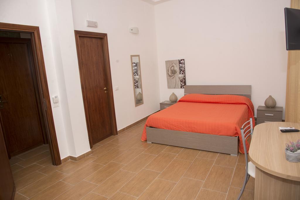 Palazzo Graziano Hotel แตร์ราซีนี ภายนอก รูปภาพ