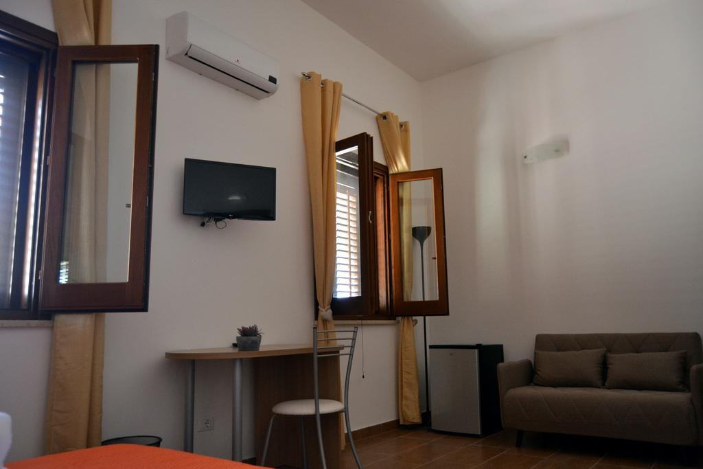 Palazzo Graziano Hotel แตร์ราซีนี ภายนอก รูปภาพ