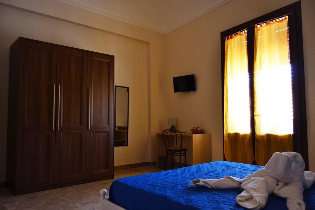 Palazzo Graziano Hotel แตร์ราซีนี ภายนอก รูปภาพ