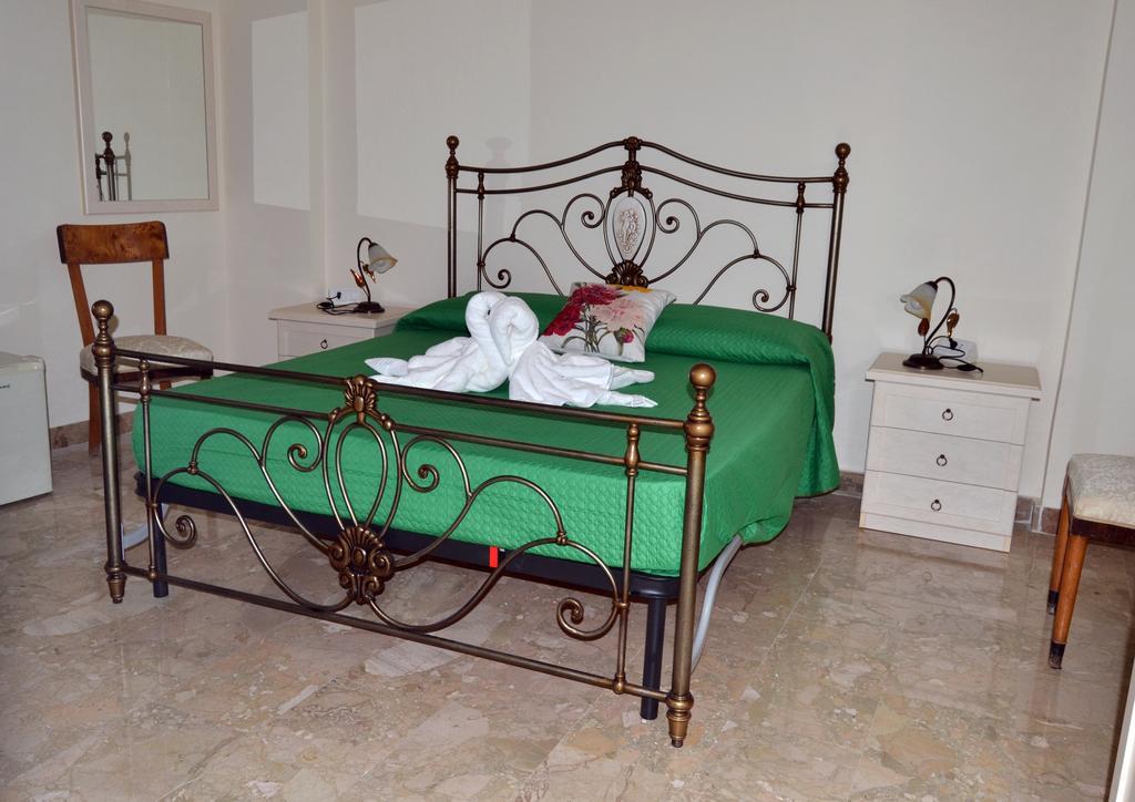 Palazzo Graziano Hotel แตร์ราซีนี ภายนอก รูปภาพ