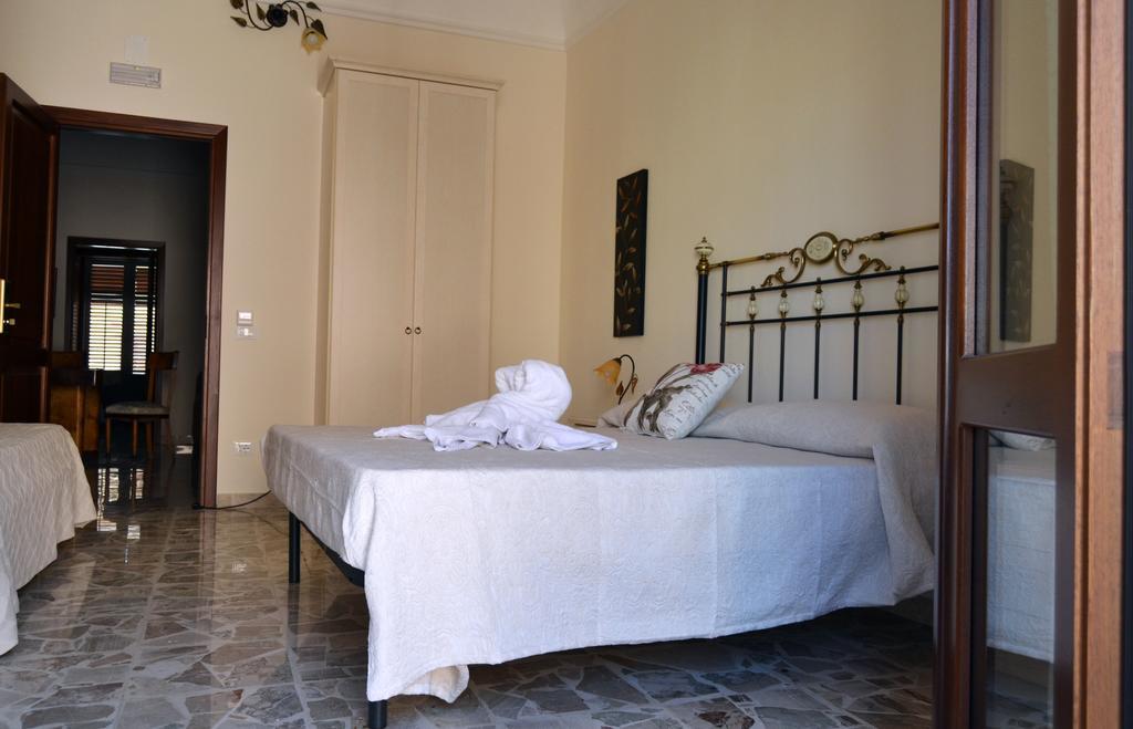 Palazzo Graziano Hotel แตร์ราซีนี ภายนอก รูปภาพ